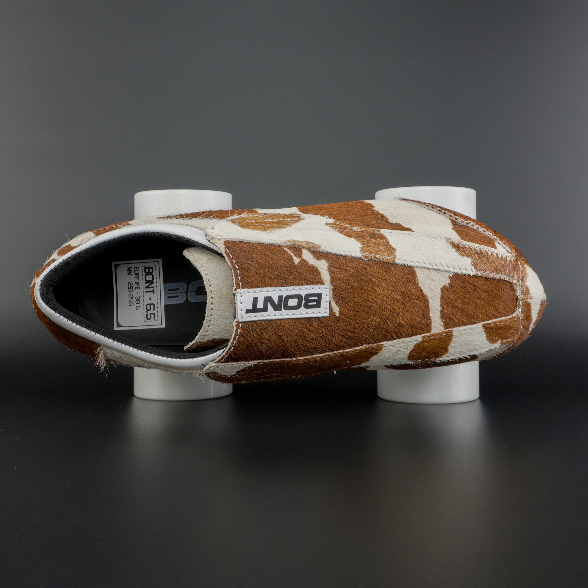 Top-down view highlighting boot shape