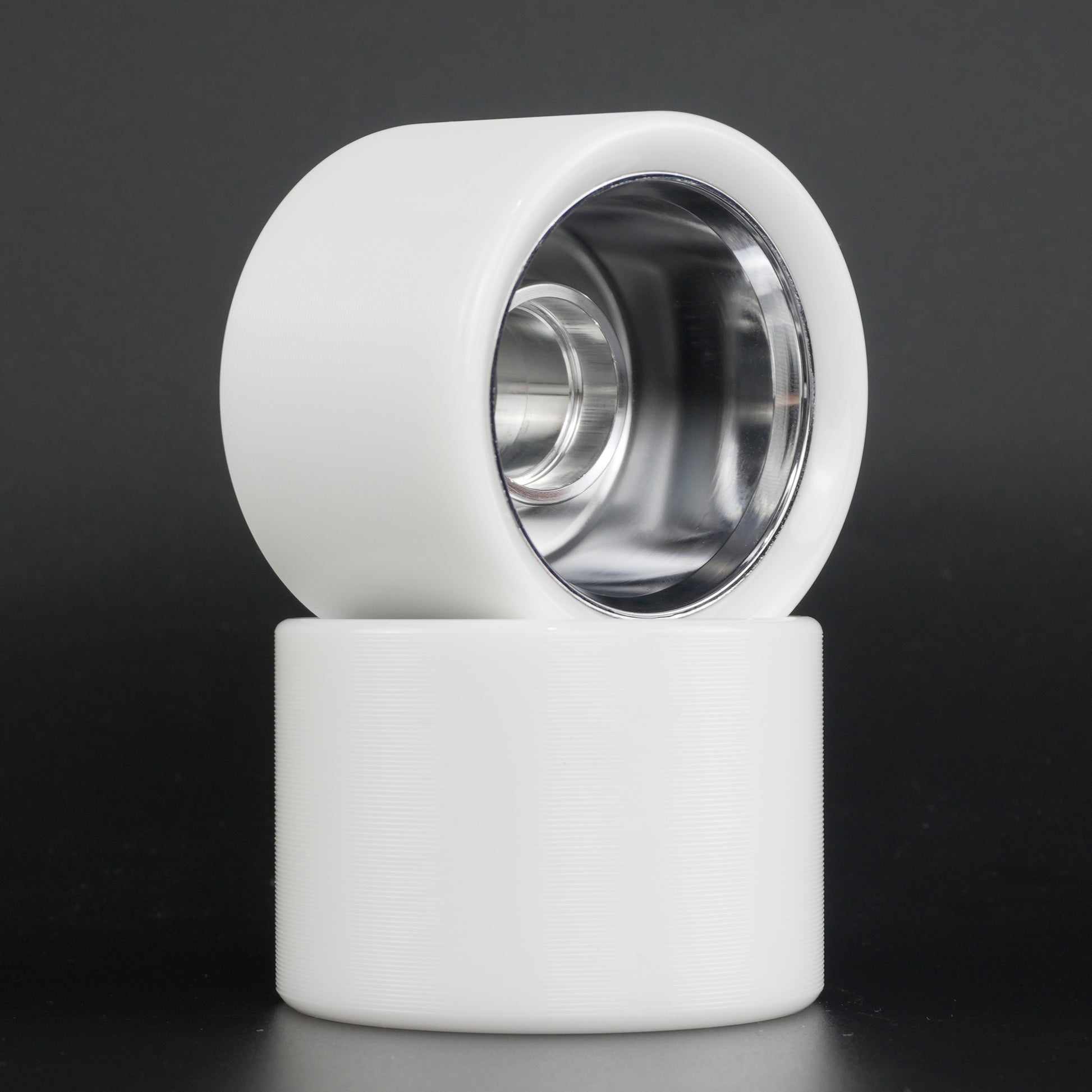 Close-up of the 6061 aluminum hub with electroplated silver finish